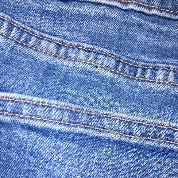 Embroidered flower Blue Jeans - Picture 4 of 4